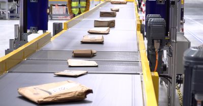 Dzięki sztucznej inteligencji przesyłki mogą trafiać do klientów tego samego dnia. Liczba takich dostaw w Amazon znacząco rośnie